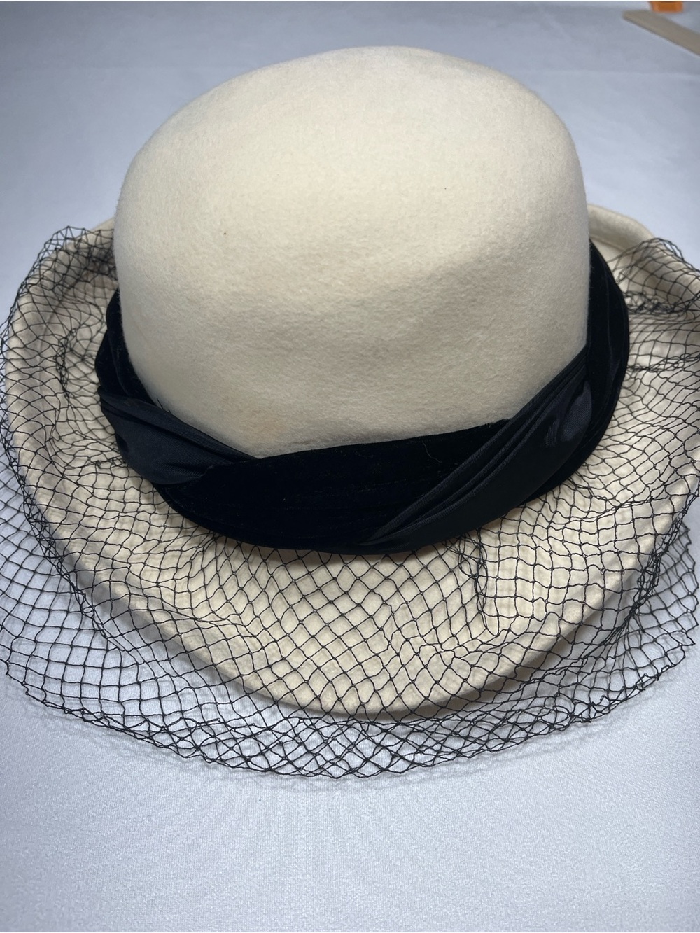 Vintage White‎ Wool Felt Cocktail Hat Black Veil Bow USA Church Wedding